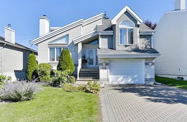 Beautiful & large 4 bed house, 20mn from Montreal