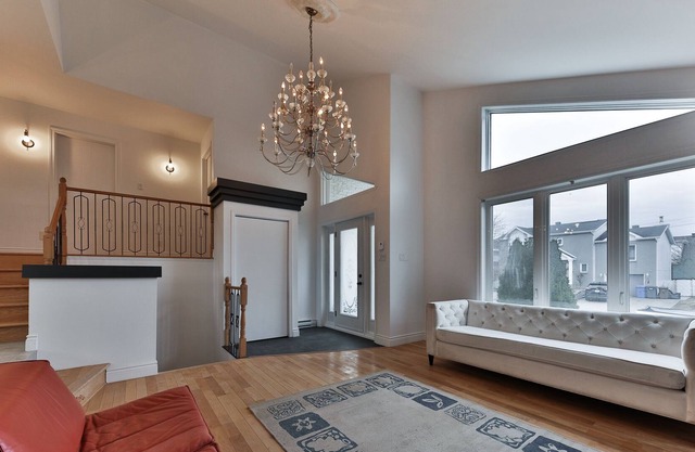 Beautiful & large 4 bed house, 20mn from Montreal
