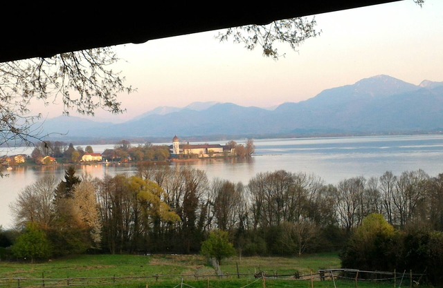 Beautiful large apartment right on the Chiemsee with a magnificent view