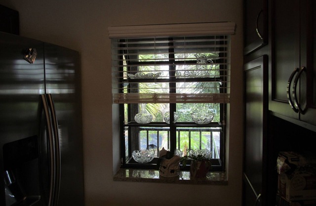 Beautiful, Large Condo! Three swimming pools and Venice Beach is 6 minuets away.