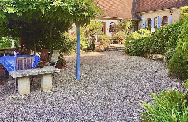 Beautiful, large country home - 30 acres, 6 beds, pool. Montignac Lascaux Cave