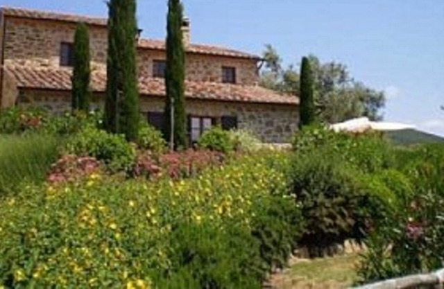 Beautiful large ground floor Apt. with Pool in Heart of Umbrian Countryside
