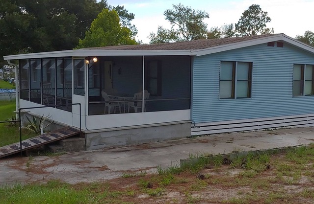 Beautiful Large Home on Cul-de-sac 65 miles from Disney!