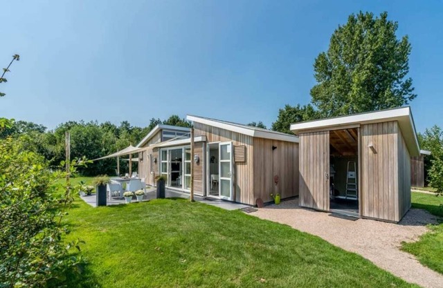 Beautiful light and spacious chalet with 'Beachstyle' furnishing.