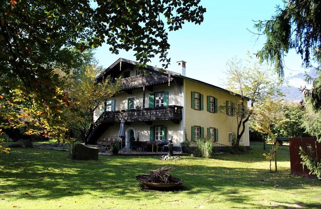 Beautiful: listed farmhouse in the middle of a palace park