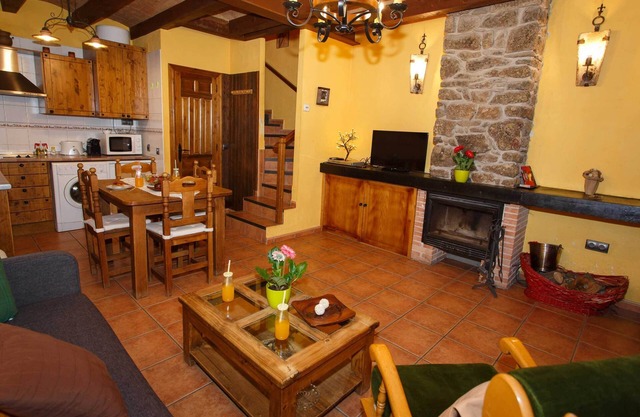 Beautiful little house for even with fireplace in Braojos