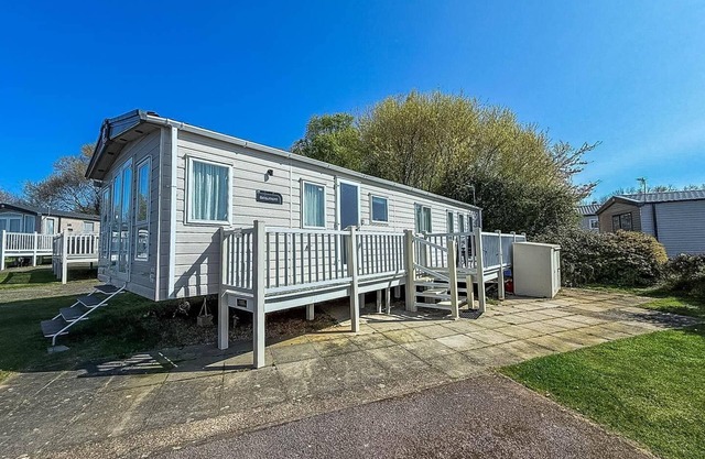 Beautiful lodge at Manor Park in Hunstanton ref 23018K