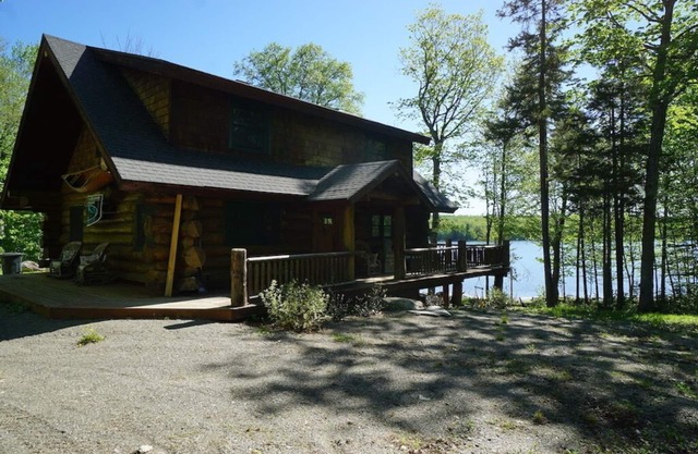 Beautiful Log Cabin in the Moosehead Region- on Brassua Lake