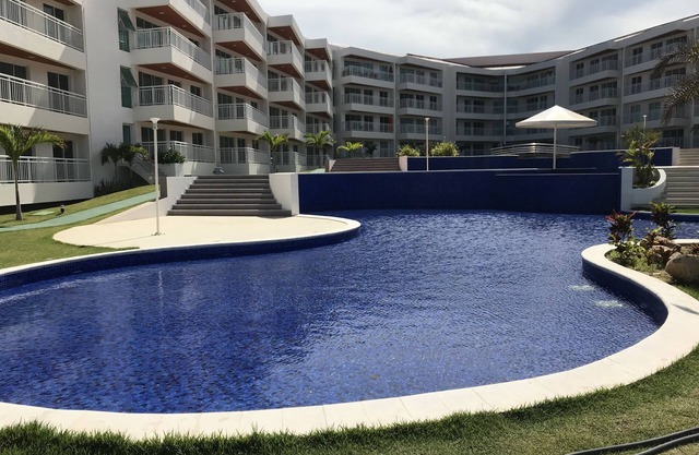 Beautiful luxury apartment, 3 suites, 55" TV, swimming pools, air conditioning, complete, 400m from the beach, cond.