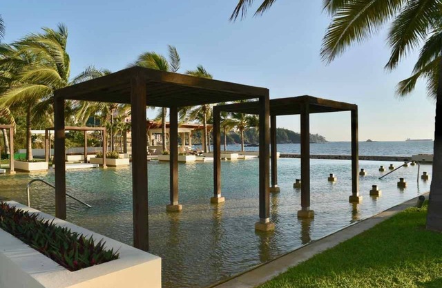 BEAUTIFUL LUXURY CONDO OCEAN FRONT, BEST PLACE IN MANZANILLO! VISIT BEST PLACE!