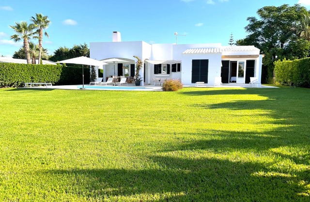BEAUTIFUL LUXURY POOL VILLA IN BINIBECA.