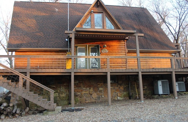 Beautiful, Majestic Log Cabin Large Game Room and Lake View
