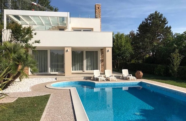 Beautiful Modern Villa in Albarella by Beahost