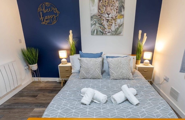 Beautiful, modern, 1 bedroom apartment. Fast Wi-fi, 24hr check-in. Pet friendly