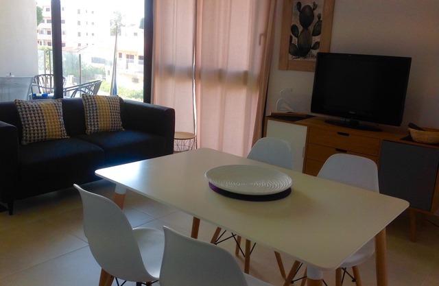 BEAUTIFUL MODERN APARTMENT/SWIMMING POOL/100 M BEACH ROSES SANTA MARGARITA