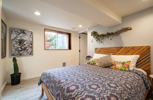 Beautiful Modern Apt in historic Victorian