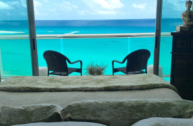 Beautiful, modern Beachfront Penthouse, Best Location and views in Hotel Zone