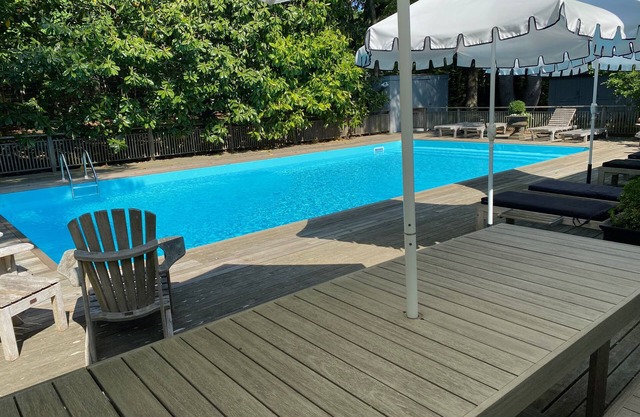 Beautiful Modern Home & Guest House with 8 Bedrooms Total