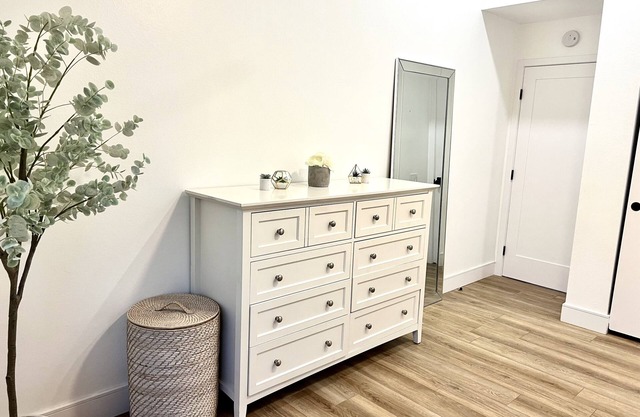 Beautiful Modern Luxury Mount Helix Retreat with BIG Backyard Patio Gym Quiet