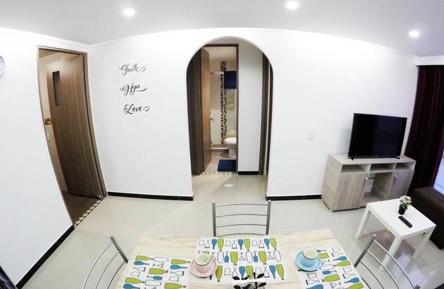 Beautiful Modern New Apartment! Close to the Airport Wi-Fi Netflix