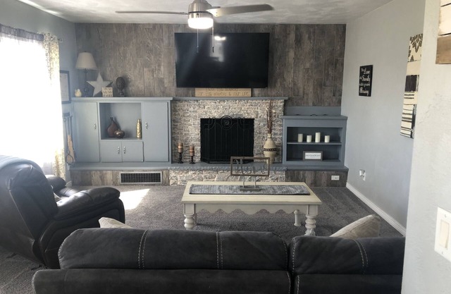 Beautiful Monroe Home on Paiute trail by Mystic Hot Springs ATV, flyers landing