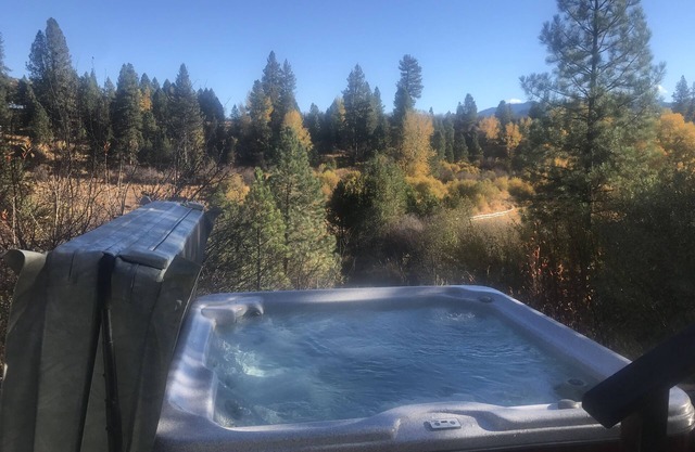 Beautiful mountain home with hot tub over looking Scriver Creek meadow.
