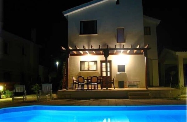 Beautiful Mountain and ocean views, quiet, private