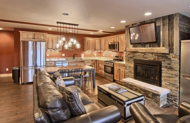Beautiful Mountain Villa Condo | Gas Fireplace | Walk to Slopes | 3 Bedroom