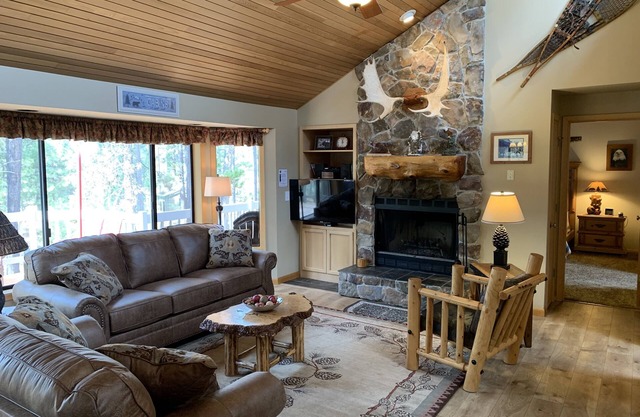 Beautiful Mtn Decor-Family Rm-Wifi-Unlimited SHARC, Pool & Hot Tub, Bikes