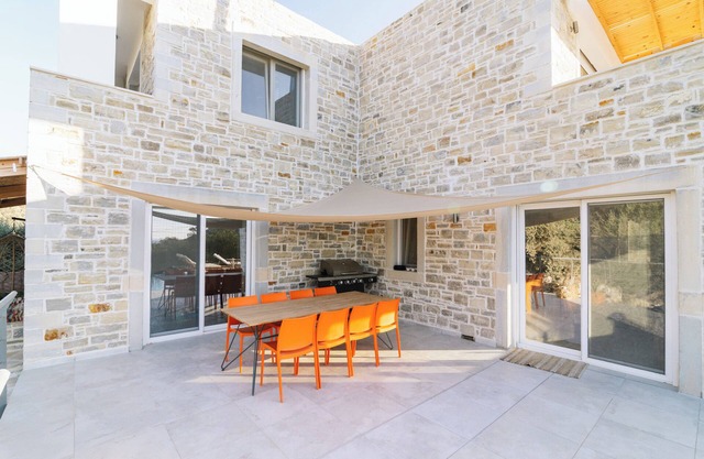 Beautiful natural stone vacation home in the south of Crete (Kamilari) - sea view!