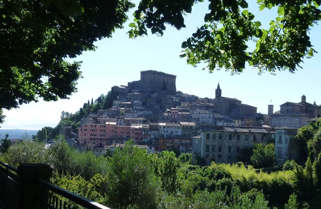 Beautiful Newly Renovated Holiday Home with Stunning Mountain & Castle Views