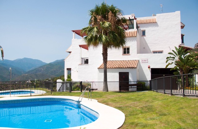 Beautiful New 3 Bed Duplex Apartment - Hot Tub - 6 mins Banus - Golden Mile