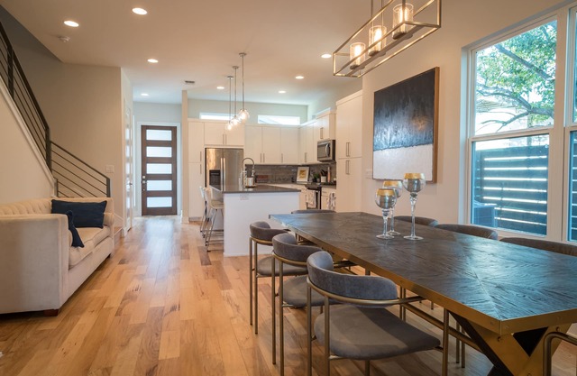 Beautiful New Home Downtown SXSW ACL F1 HQ