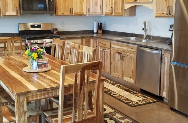 Beautiful New Lakefront Northwoods Cabin