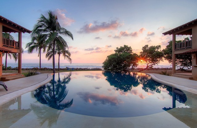Beautiful, new villa-saltwater pool, gardens, 200 feet from the beach!