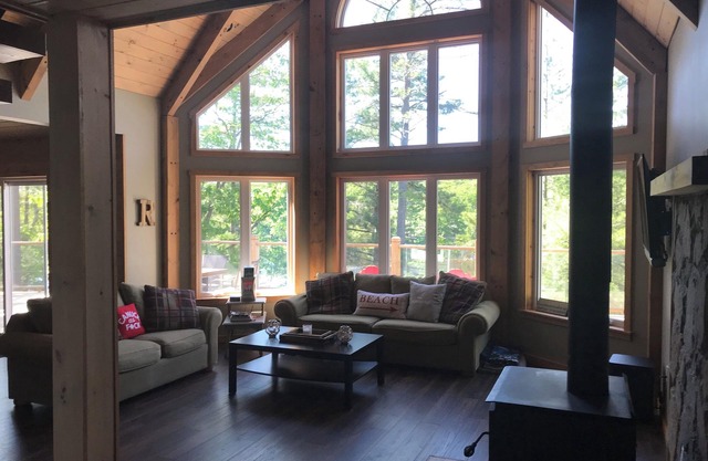 Beautiful newly built, water access only Cottage in Honey Harbour