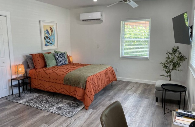 Beautiful newly renovated chic studio on little habana.