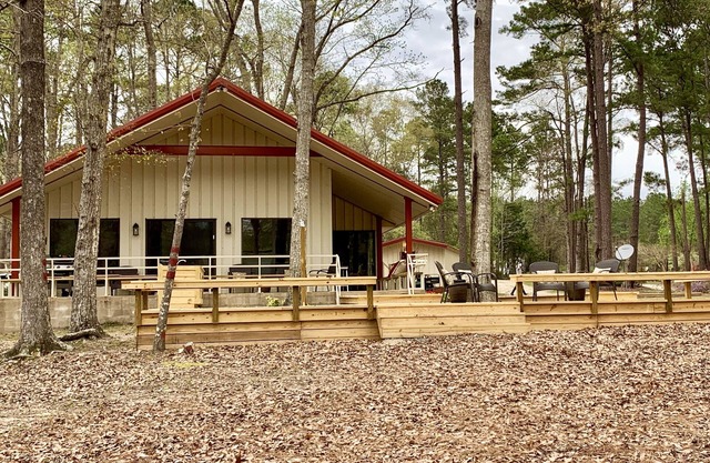 Beautiful, Newly Renovated LakeFront Home-Pet Friendly