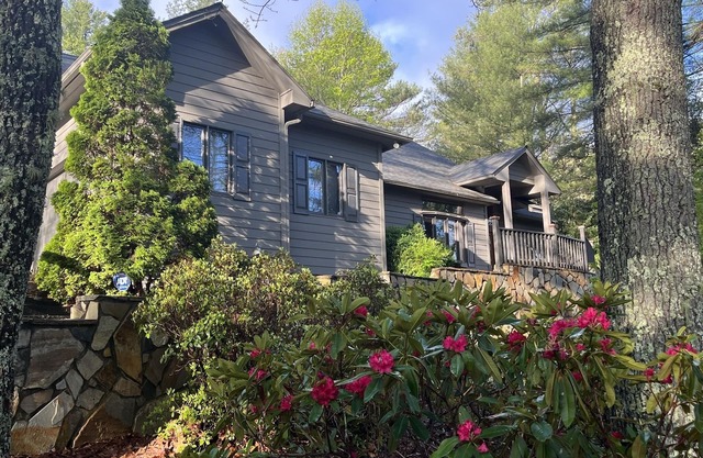 Beautiful newly renovated home on golf course with Sapphire amenities