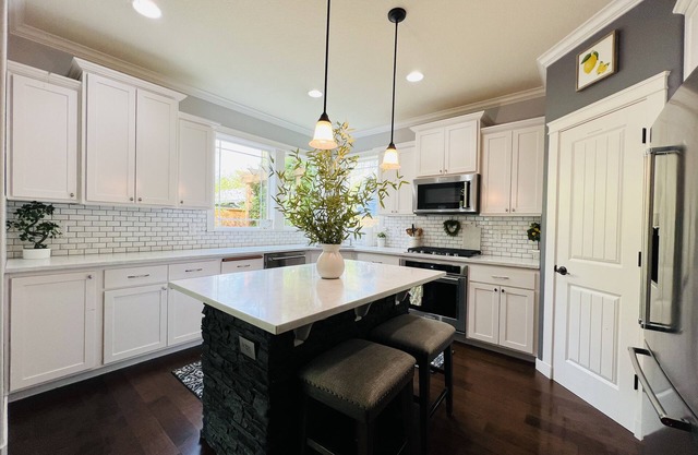 🌿Beautiful Oasis 3BR KING bed +GYM in quiet nbrhd🌿