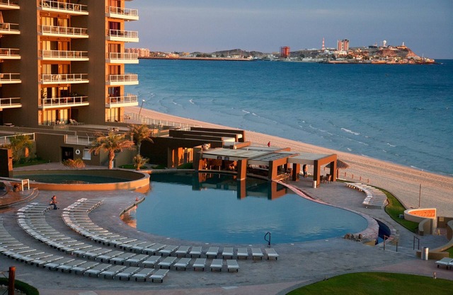 Beautiful Ocean Front, 2 Bedroom + Bonus Room - NEW LOWER RATES & DISCOUNTS