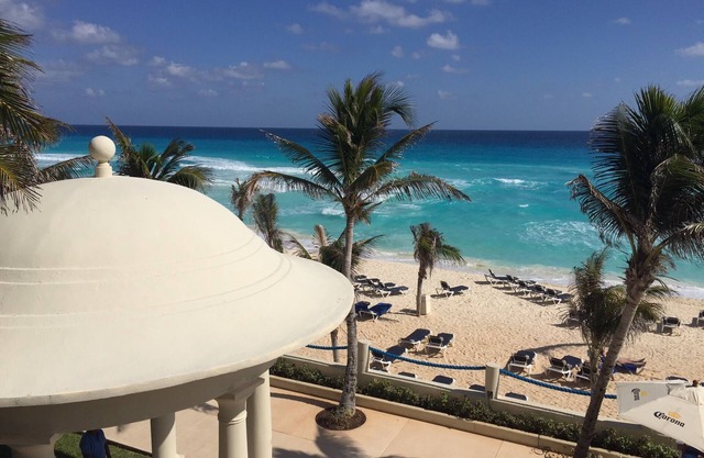Beautiful Ocean Front Condo. Large Beach Front. Perfect Location.