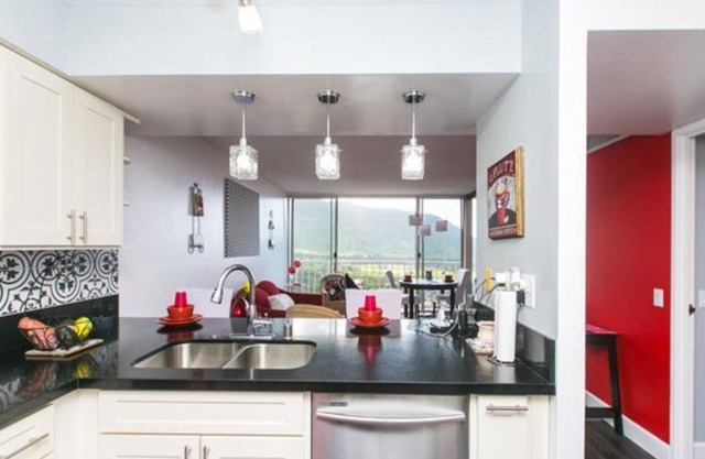 Beautiful Ocean & Mountain View Condo w/Security 24/7