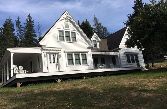 Beautiful Oceanfront Cottage