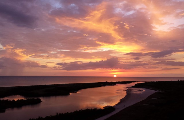 Beautiful, Oceanfront South Seas NW Condo with Stunning Views