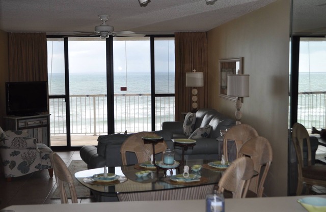 Beautiful Oceanfront and 2 Bed 2 Bath Condo!