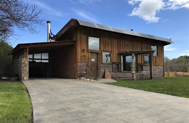 Beautiful Off-Grid Living @ Granny Flats