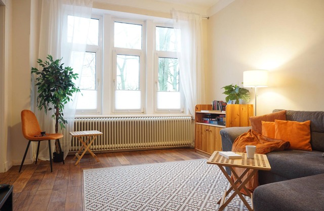 Beautiful old building apartment directly on the lock! Near city center