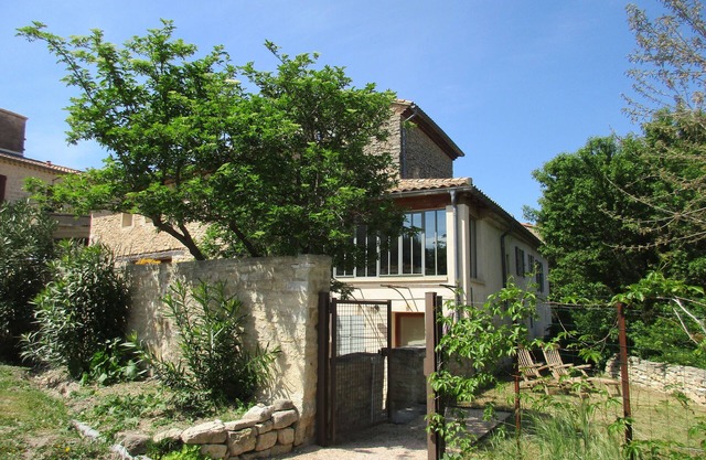 Beautiful old house overlooking the Mt Ventoux, CLOSE to Bédoin