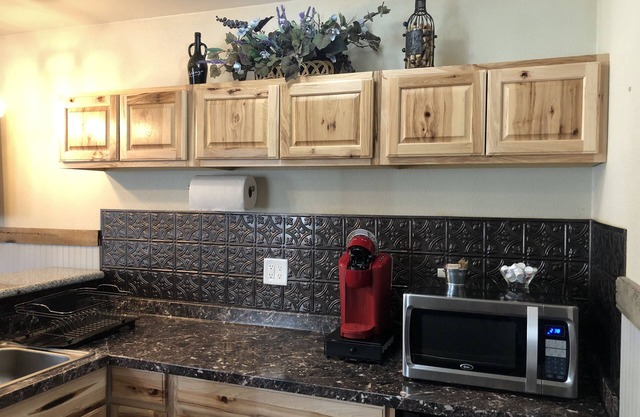 Beautiful one bedroom suite in scenic central Nevada. Peaceful and quiet.